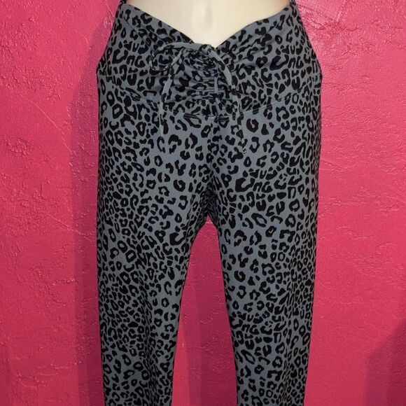 PINK Active leopard print workout leggings. grey and black. Sz small - Picture 1 of 9